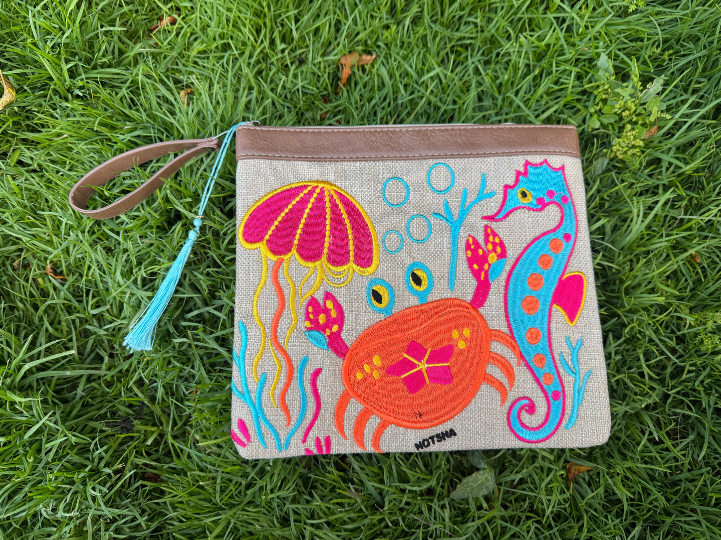 A fun summer bag featuring playful beach animals like jellyfish and crabs 🦀 - Large